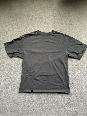 Cove Men’s Short Sleeve Crewneck T‑Shirt in Brown